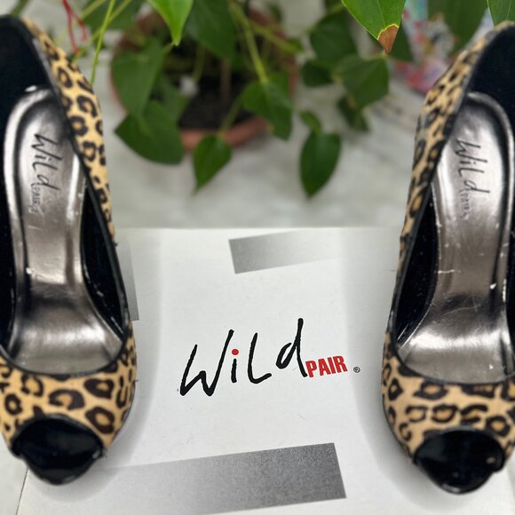 🐆 Wild Pair Leopard Print Peep Toe Heels 🐆 - Picture 8 of 8